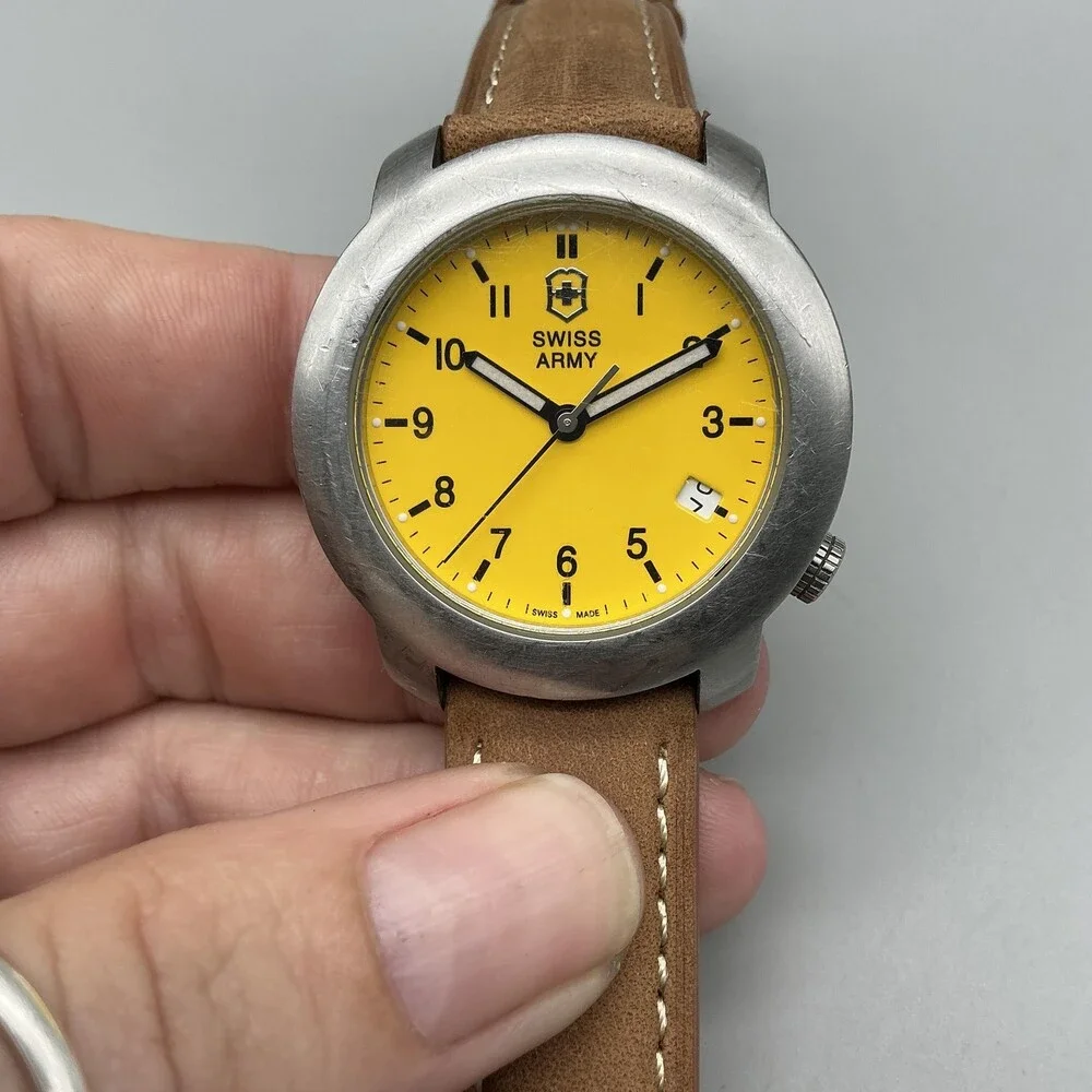 Victorinox Swiss Army V7-00 Mens Watch 37mm Yellow Dial Leather New Battery
